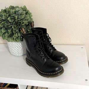 LIKE NEW Doc Marten size 7
